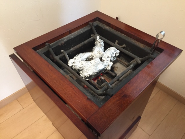 日本の冬 懐かしくて暖かい囲炉裏のある家 Rushartisan